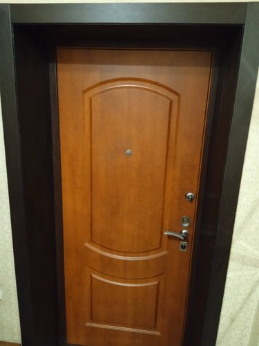 Установка доборов по периметру для входных дверей со сращиванием