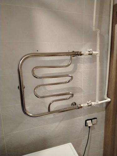 Монтаж водяного полотенцесушителя на готовую подводку (без подгонки)