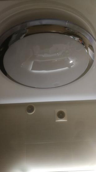 Заменены неисправные детали, восстановлена работа пульта, проверена электропроводка, настроено дистанционное управление, протестировано освещение, устранены неполадки, обеспечена стабильность функционирования.