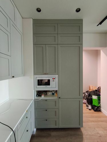 Шлифовка каменной столешницы Установка и подключение встраиваемого холодильника Установка фальшпанели / заглушки