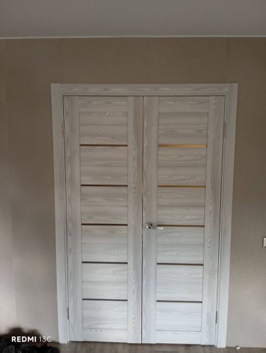 Установка межкомнатной двухстворчатой двери