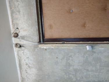 Установлено новое осветительное устройство, подключены провода, проверена работоспособность. Обеспечена безопасность и надежность крепления. Завершено подключение к электросети.