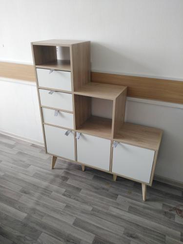 Установка ножек Сборка и установка стеллажа Куб: 10 и больше секций Установка дверец в стеллаж Куб