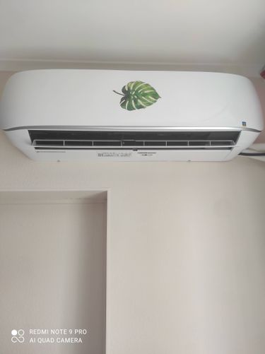 Проведена тщательная очистка фильтров, удаление пыли с внутренних элементов, дезинфекция системы, проверка дренажа, восстановление работоспособности устройства.