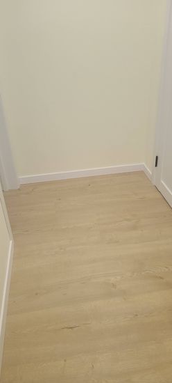 Монтаж полиуретанового/дюрополимерного/полистиролового плинтуса