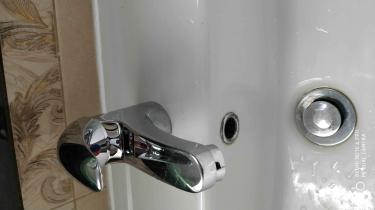 Замена 1 картриджа фильтра воды Установка смесителя Герметизация раковины силиконом Демонтаж раковины Демонтаж смесителя