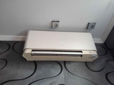 Проведена очистка фильтров, проверка и заправка хладагента, устранение утечек, тестирование системы охлаждения, восстановление функциональности устройства.