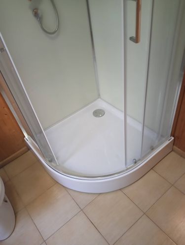 Установка душевой кабины шириной до 90 см