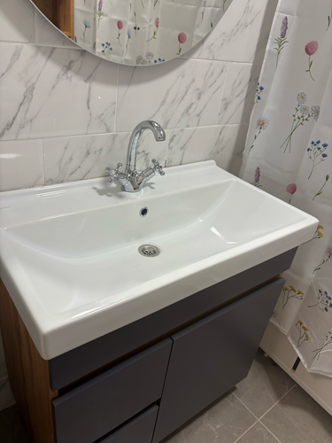 Установка комплекта: пенал + тумба +раковина + смеситель + зеркало