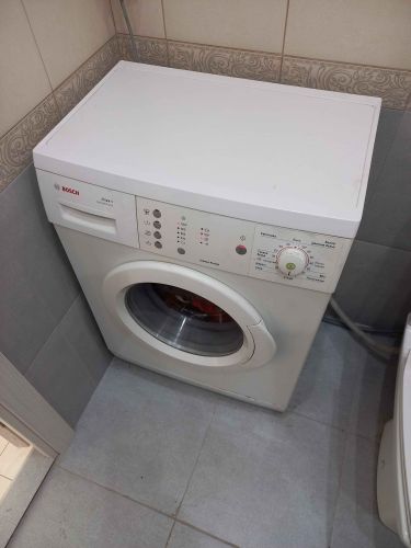 Проведена полная очистка барабана, фильтра и уплотнителей. Удалены накипь и остатки моющих средств. Проверены и промыты шланги, устранены неприятные запахи.