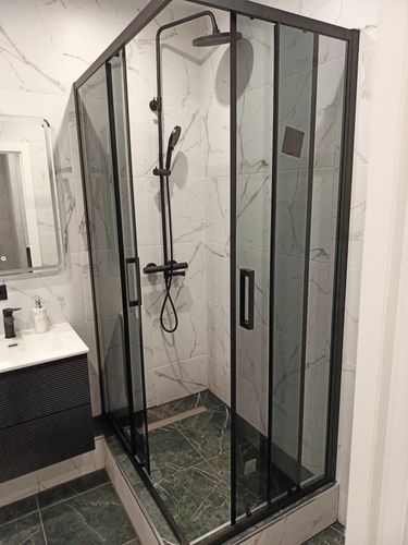 Установка душевого уголка шириной до 150 см