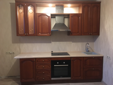 Установлены светильники в потолок кухни, подключены к электросети, проверена работоспособность, обеспечено равномерное освещение рабочей зоны, завершена чистовая отделка.