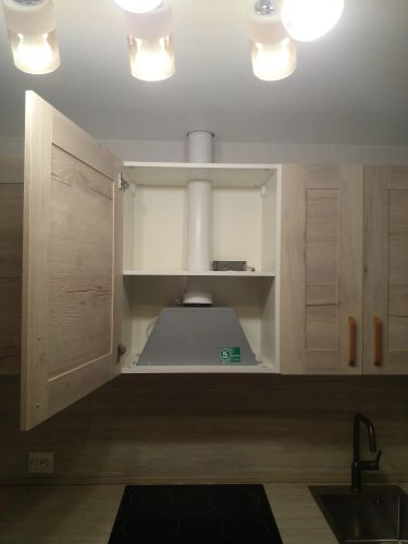 Установка светодиодной ленты для подсветки рабочей зоны
