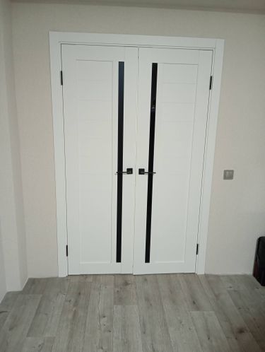 Установка межкомнатной двухстворчатой двери