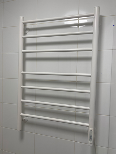 Установлен электрический прибор на стену, подключен к сети, проверена работоспособность, закреплён надёжно, обеспечена безопасность использования.