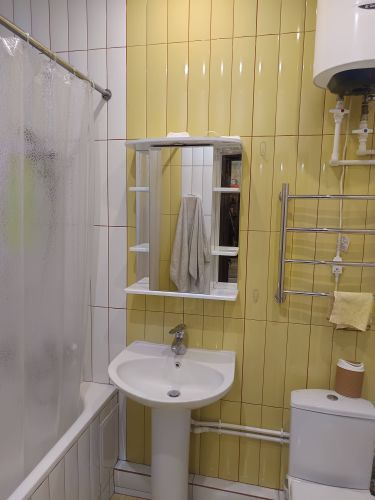 Монтаж зеркального шкафа с подсветкой