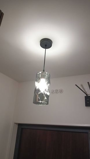 Установлено устройство для сушки полотенец, подключено к электросети, закреплено на стене, проверена работоспособность, обеспечена безопасность эксплуатации.