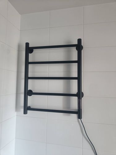 Монтаж электрического полотенцесушителя