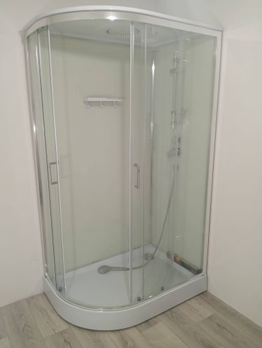 Установка душевой кабины шириной до 120 см