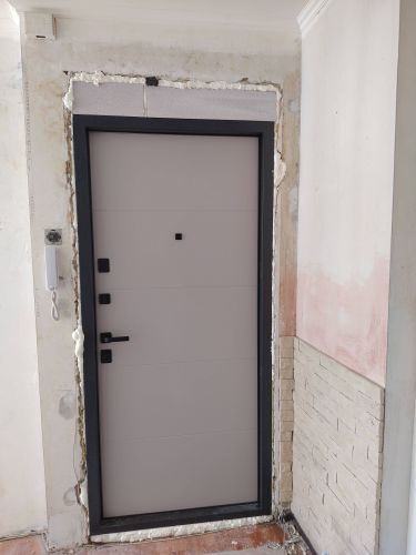 Установка входной двери весом до 95 кг