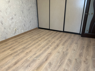 Монтаж пластикового плинтуса