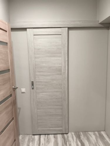 Установка межкомнатной одностворчатой раздвижной навесной двери без отделки проема