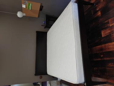 Каркас укреплён, заменены сломанные рейки, обновлены крепления, устранены скрипы. Поверхность выровнена, обеспечена стабильность конструкции.