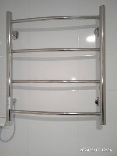 Закреплено устройство на стене, подключено к электросети, проверена работоспособность, обеспечена безопасность, выполнено аккуратно и надежно.