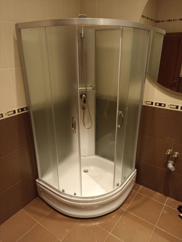 Установка душевой кабины шириной до 90 см