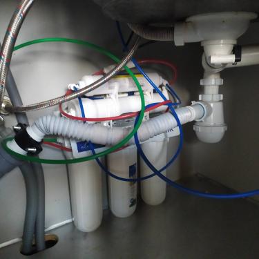 Замена картриджа в системе фильтрации