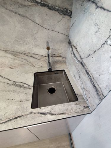 Установка столешницы HPL Установка стеновой панели HPL Монтаж/демонтаж розетки/выключателя