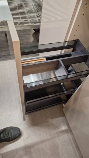 Установка выкатной корзины-стойки Еврозапил столешницы из HPL Замена фасадов