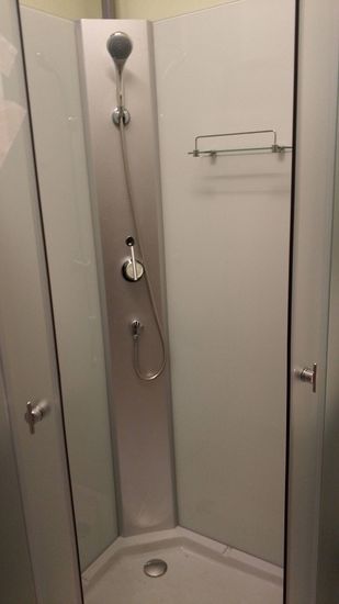 Установка душевой кабины шириной до 90 см