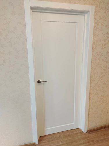 Установлена складная конструкция, закреплены направляющие, произведена регулировка панелей, обеспечена плавность движения. Завершены работы по монтажу и проверке функциональности.