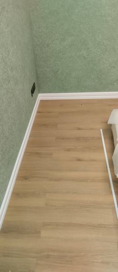 Монтаж полиуретанового/дюрополимерного/полистиролового плинтуса