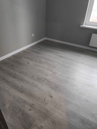 Монтаж полиуретанового/дюрополимерного/полистиролового плинтуса