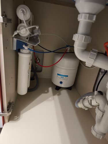 Замена картриджа в системе фильтрации