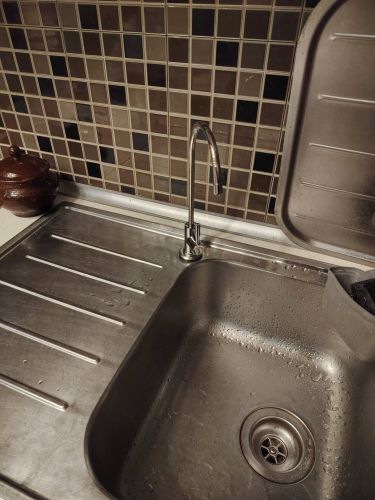 Установка проточного фильтра под мойку