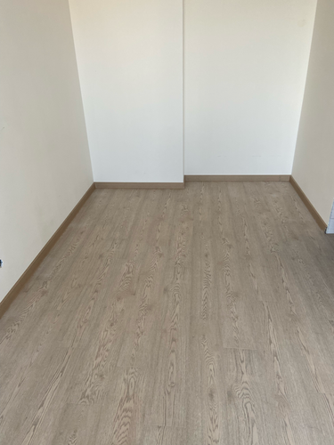 Монтаж пластикового плинтуса