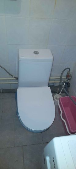 Установлен новый сантехнический прибор, подключены коммуникации, проверено функционирование. Обновлены крепления, герметизация выполнена, обеспечена надежная фиксация.