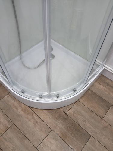 Установка душевой кабины шириной до 90 см