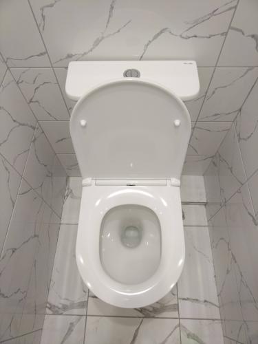 Установка напольного унитаза