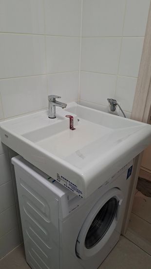 Установка раковины на кронштейнах