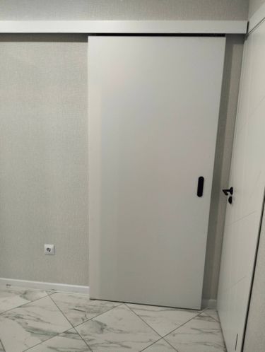 Установка межкомнатной одностворчатой раздвижной навесной двери без отделки проема