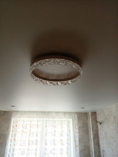 Установка люстры в сборке