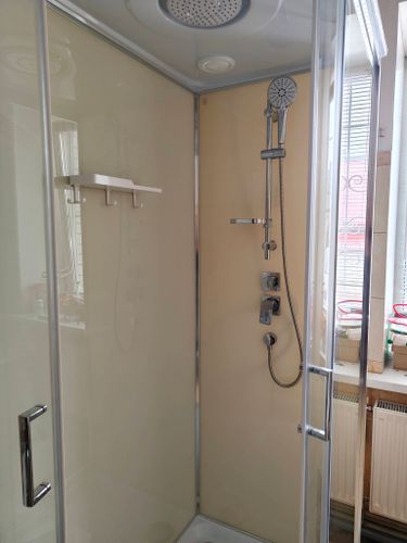 Установка душевой кабины шириной до 120 см