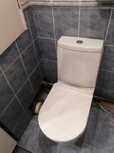 Установлено новое сантехническое оборудование, подключены коммуникации, проверена герметичность соединений, закреплено на полу, проведена проверка функциональности, выполнена уборка рабочей зоны.