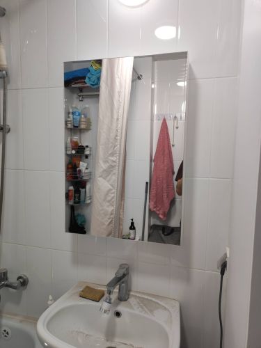 Сборка и навеска зеркального шкафа в ванной комнате