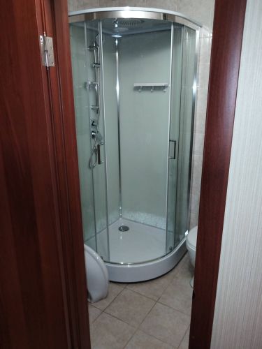 Установка душевой кабины шириной до 90 см