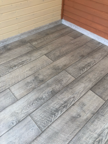 Монтаж пластикового плинтуса